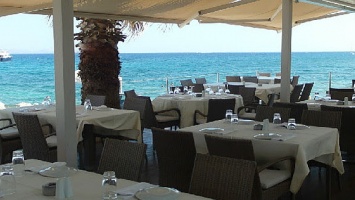 Seven restaurants by the sea in Athens